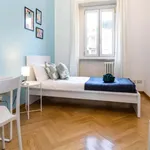 Rent 5 bedroom apartment in Milan