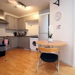 Rent 2 bedroom flat of 797 m² in Cardiff