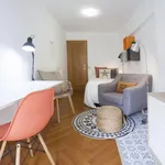 Rent 4 bedroom apartment in Barcelona