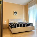 Rent 4 bedroom house of 120 m² in Roma