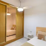 Rent 4 bedroom apartment in Valencia