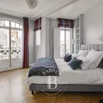 Appartement de 159 m² avec 6 chambre(s) en location à Paris