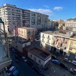 Affitto 5 camera appartamento di 102 m² in Napoli