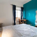 Rent a room of 100 m² in lisbon