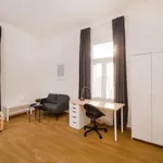 Rent 3 bedroom apartment in Prague