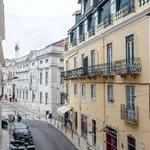 Rent 3 bedroom apartment of 130 m² in lisbon