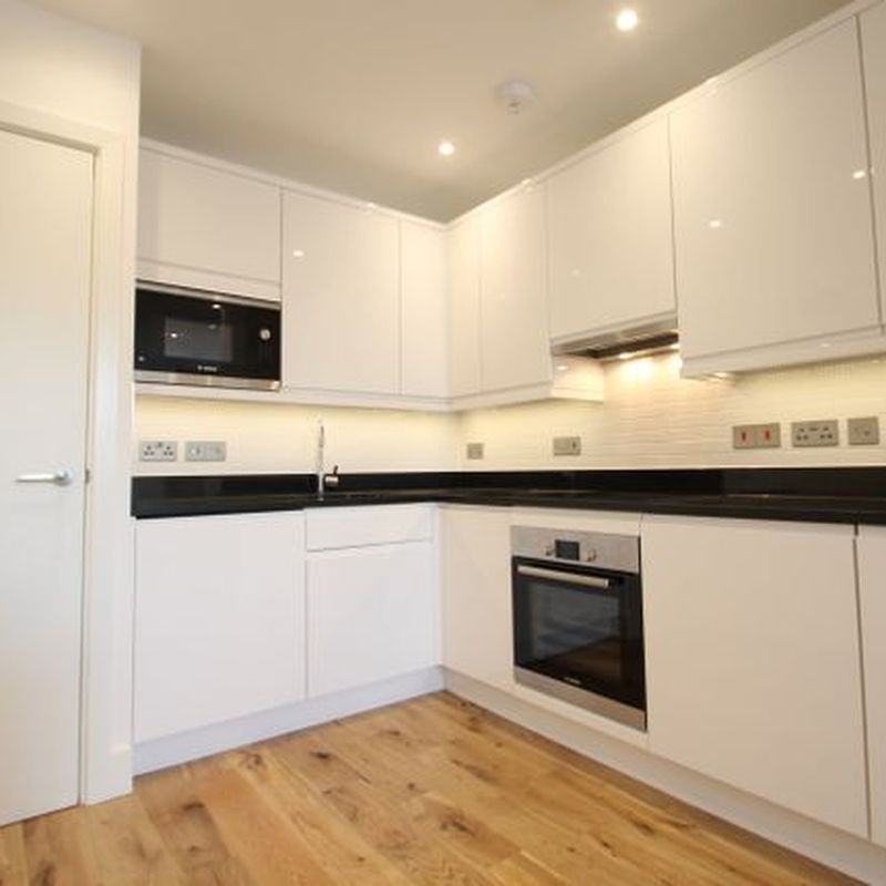 Flat to rent in Rutland House, 57 South Street, Epsom, Surrey KT18 Headley