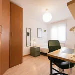 Rent a room of 77 m² in Valladolid