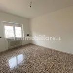 Affitto 3 camera appartamento di 90 m² in Naples