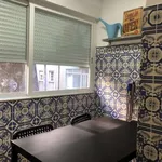 Rent a room of 90 m² in lisbon