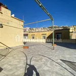 Affitto 5 camera appartamento di 355 m² in Naples