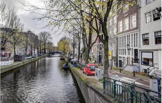 Huur 1 slaapkamer appartement van 100 m² in Amsterdam