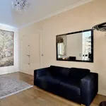 Rent 1 bedroom apartment of 689 m² in Paris