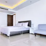 Rent 3 bedroom apartment of 268 m² in Bang Lamung