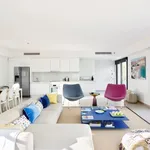 Maison de 250 m² avec 1 chambre(s) en location à Antibes