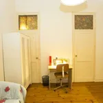 Rent a room of 180 m² in lisbon