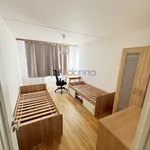 Pronajměte si 3 ložnic/e byt o rozloze 84 m² v Capital City of Prague