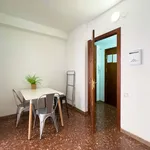 Rent a room of 91 m² in Barcelona