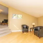 Maison de 850 m² avec 1 chambre(s) en location à Port Moody