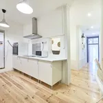 Rent a room of 150 m² in lisbon