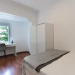 Rent 4 bedroom apartment in Valencia