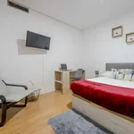 Rent a room of 200 m² in madrid