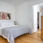 Rent 2 bedroom apartment of 79 m² in paris