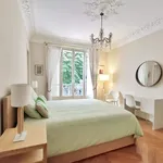 Rent 5 bedroom apartment of 120 m² in Paris