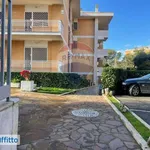 Affitto 6 camera appartamento di 170 m² in Rome