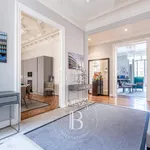 Rent 7 bedroom apartment of 269 m² in Paris