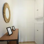 Rent 5 bedroom apartment of 70 m² in Barcelona