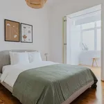 Rent 3 bedroom apartment of 102 m² in Lisbon