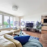 Pronajměte si 4 ložnic/e byt o rozloze 106 m² v Prague