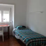 Rent a room of 150 m² in lisbon