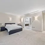 Rent 3 bedroom flat in London