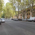 Rent a room of 85 m² in Roma