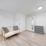 Rent 3 bedroom flat in  London