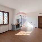 Affitto 5 camera casa di 220 m² in Lonato del Garda