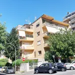 Affitto 4 camera appartamento di 130 m² in Roma