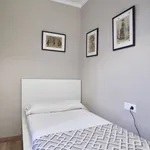 Rent 4 bedroom apartment of 65 m² in Barcelona