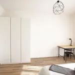 Rent 4 bedroom apartment in Modena