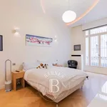 Rent 6 bedroom apartment of 312 m² in Paris