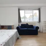 Rent 3 bedroom apartment in London