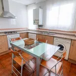 Rent a room of 90 m² in valencia