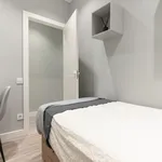 Rent 4 bedroom apartment of 10 m² in Barcelona