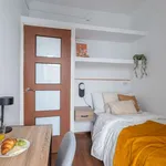 Rent a room of 95 m² in barcelona