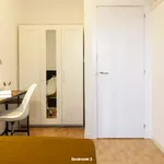 Rent a room of 110 m² in Madrid