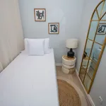 Rent 6 bedroom apartment of 78 m² in Madrid