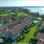 Villa a schiera arredata con piscina