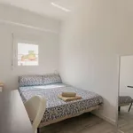 Rent a room of 100 m² in valencia